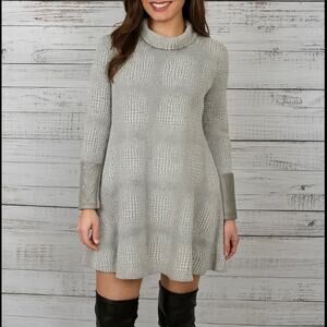 Tyler‎ Boe gray Chrissy Capelet size XL jacquard sleeve patch Dressy Tunic top